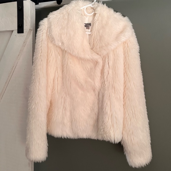 2 for $22 || Fossil Faux Fur Jacket 🤍 Medium 🤍 Pockets - Picture 2 of 13